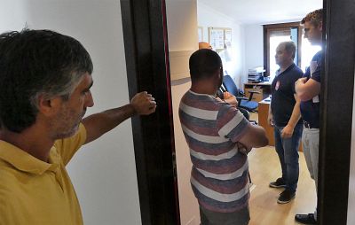 17-07-13 OcupacionOficinasUTEponteRande05.JPG